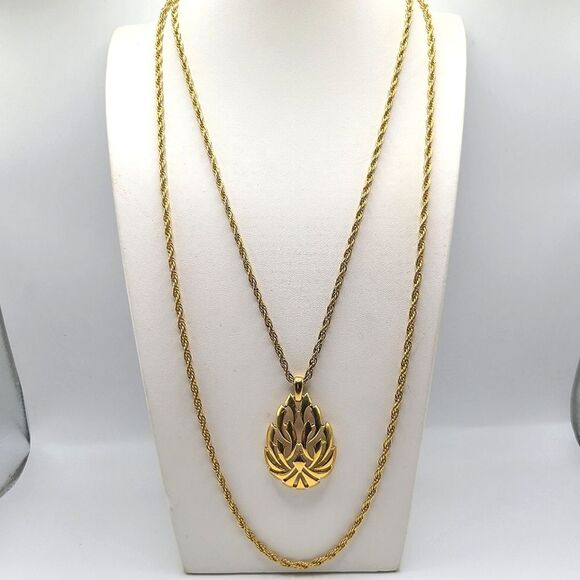 Vintage Crown Trifari Necklace - Picture 5 of 8